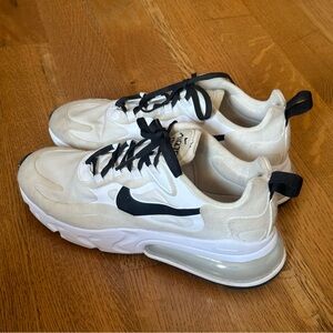 Women Nike Air Max 270 React size 9